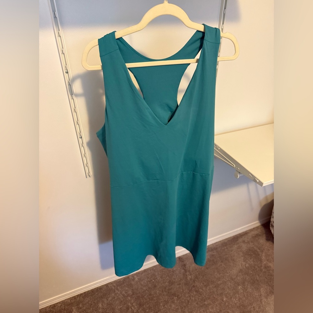 NWOT Women’s Plus Size 3X Fabletics tennis dress with built in bra.